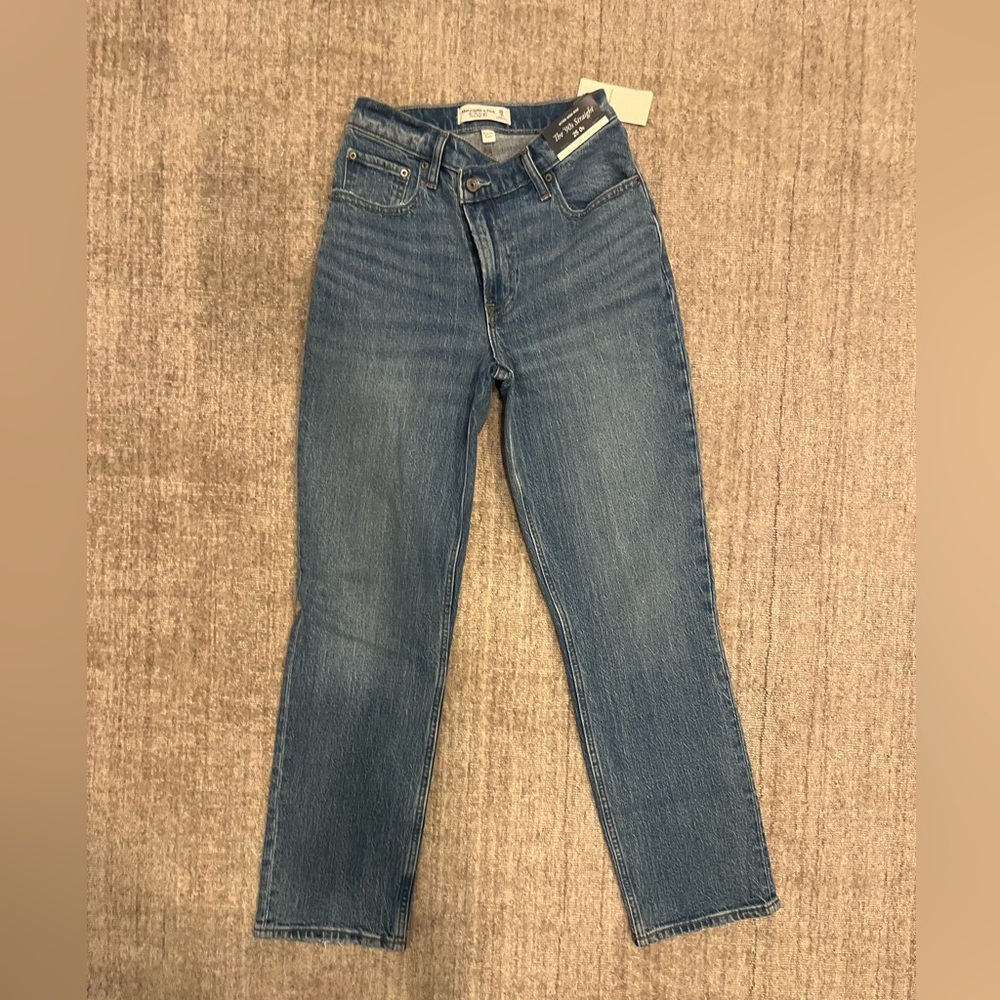 Brand new Abercrombie 90s Straight Curve Love jeans